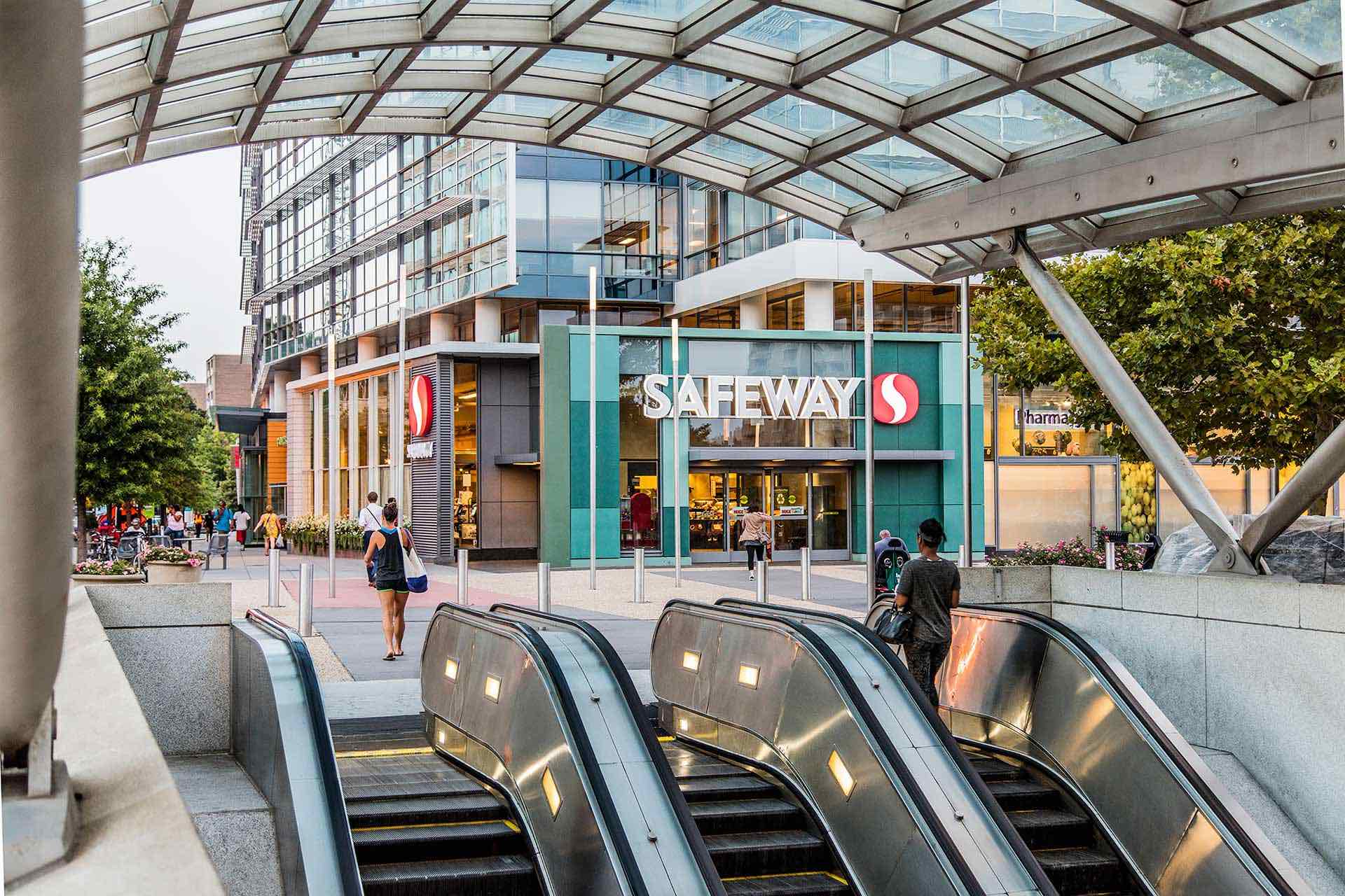 Not only is Modern on M convenient, but it's connected by Metro along the Green line.